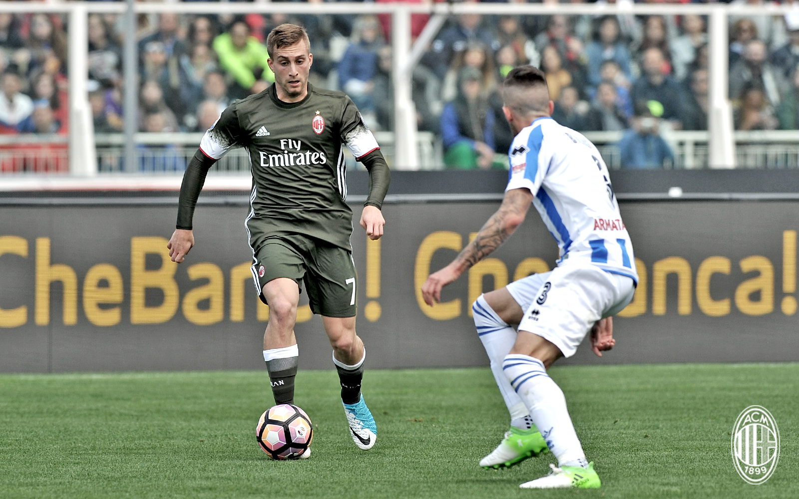 Deulofeu in azione durante Pescara-Milan