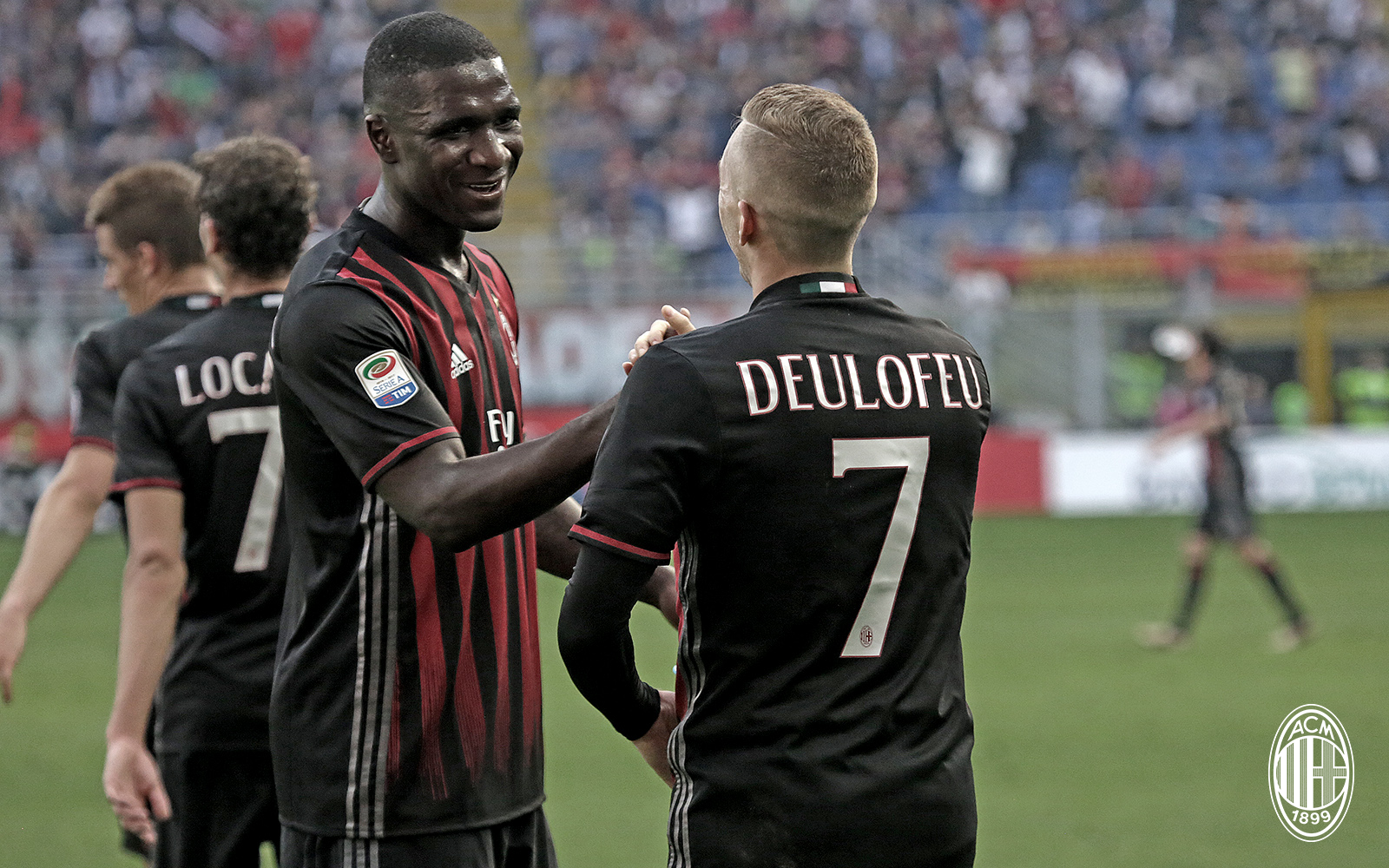 Zapata e Deulofeu esultano durante Milan-Palermo