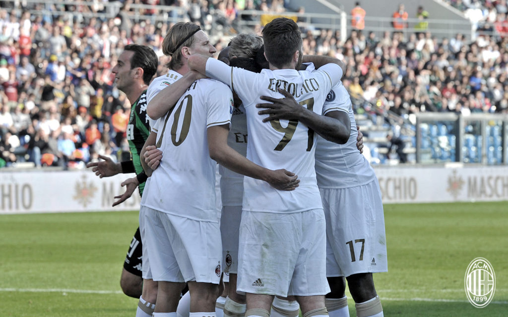 La squadra esulta durante Sassuolo-Milan
