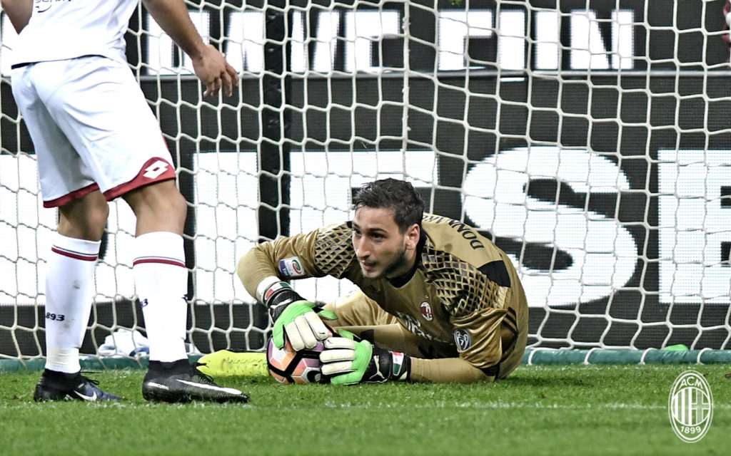 Donnarumma durante Milan-Genoa