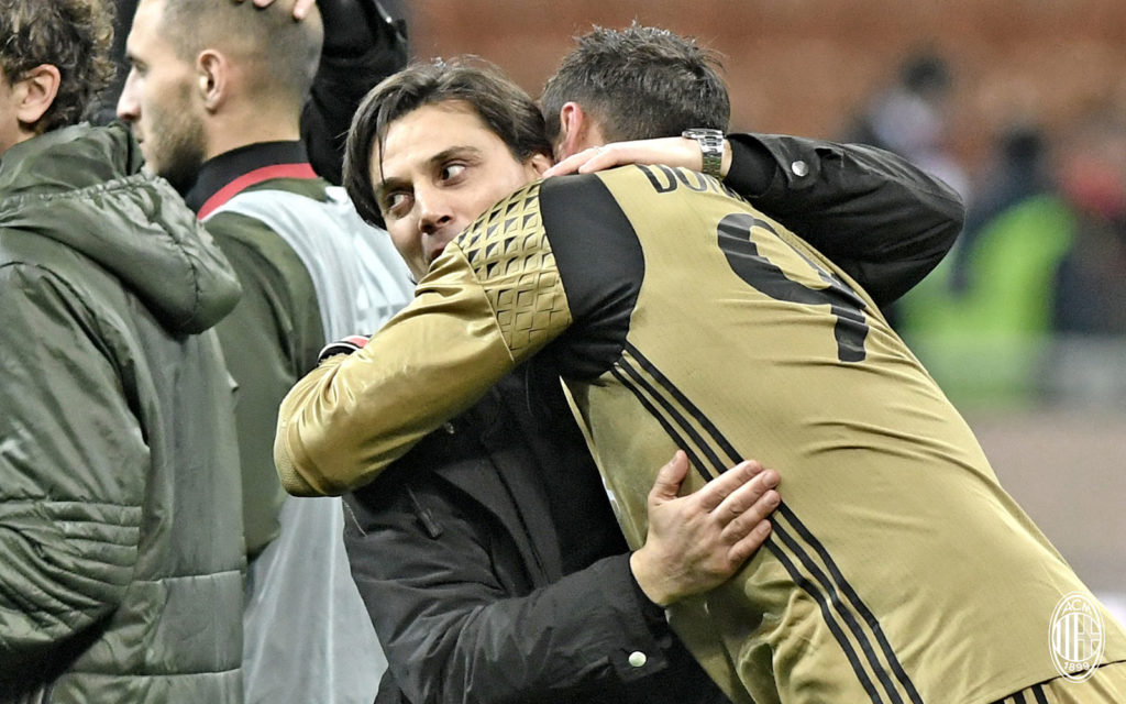 Montella e Donnarumma si abbracciano al termine di Milan-Chievo