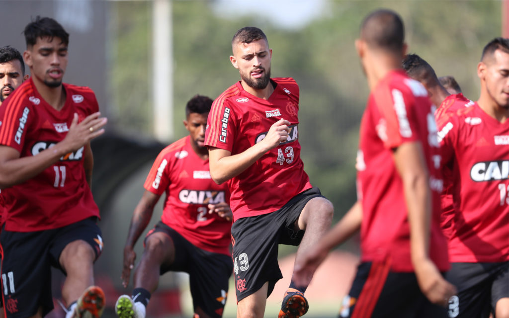 Leo Duarte a sorpresa: Milan ai dettagli col Flamengo Leo Duarte è nato il 17 luglio 1996 a Mococa (Brasile).