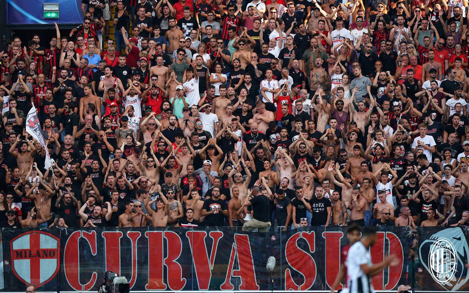 La Curva Sud a Udine. Fonte: acmilan.com