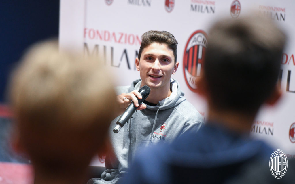 Mattia Caldara. Fonte: acmilan.com