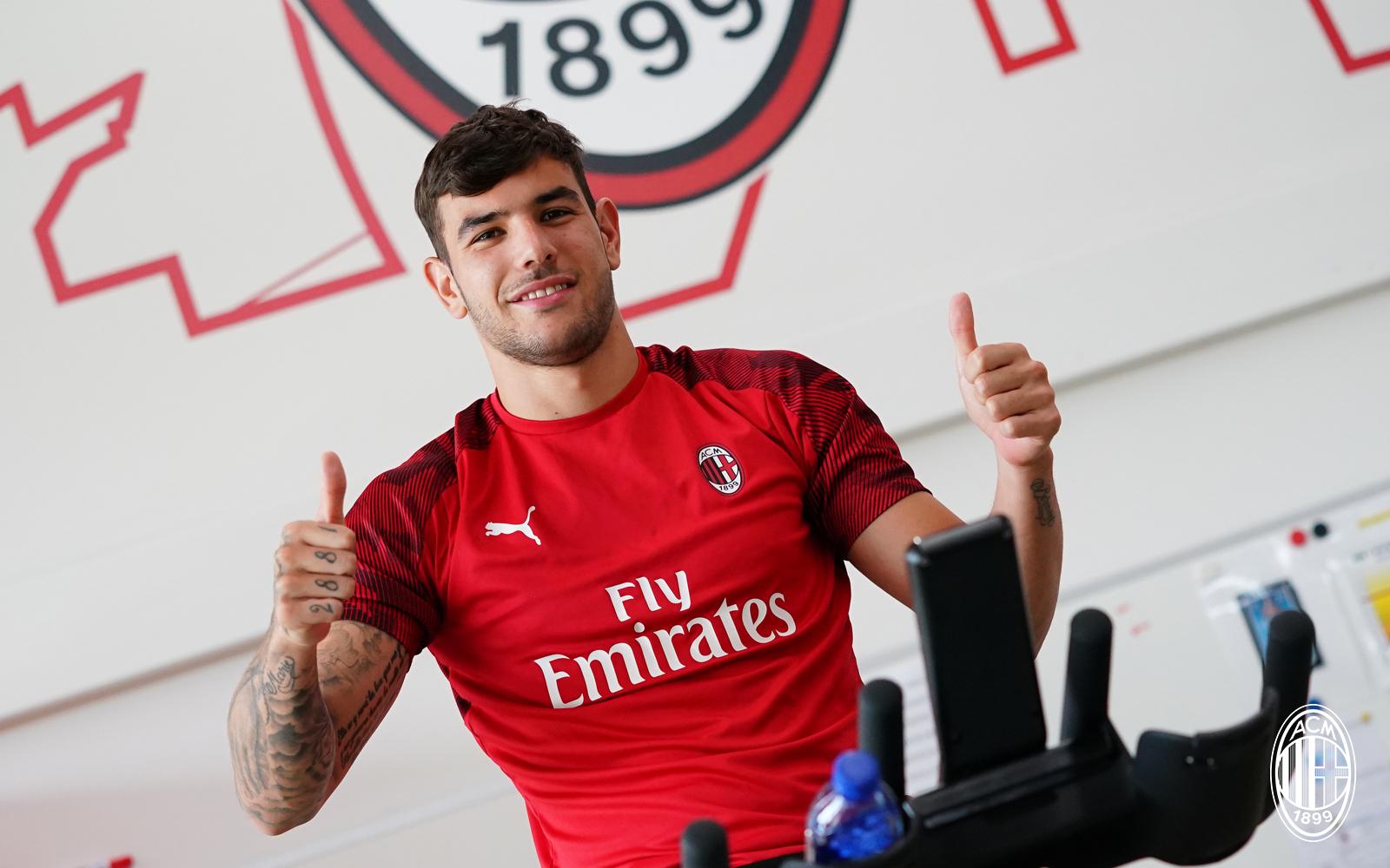 Theo Hernandez. Fonte: acmilan.com