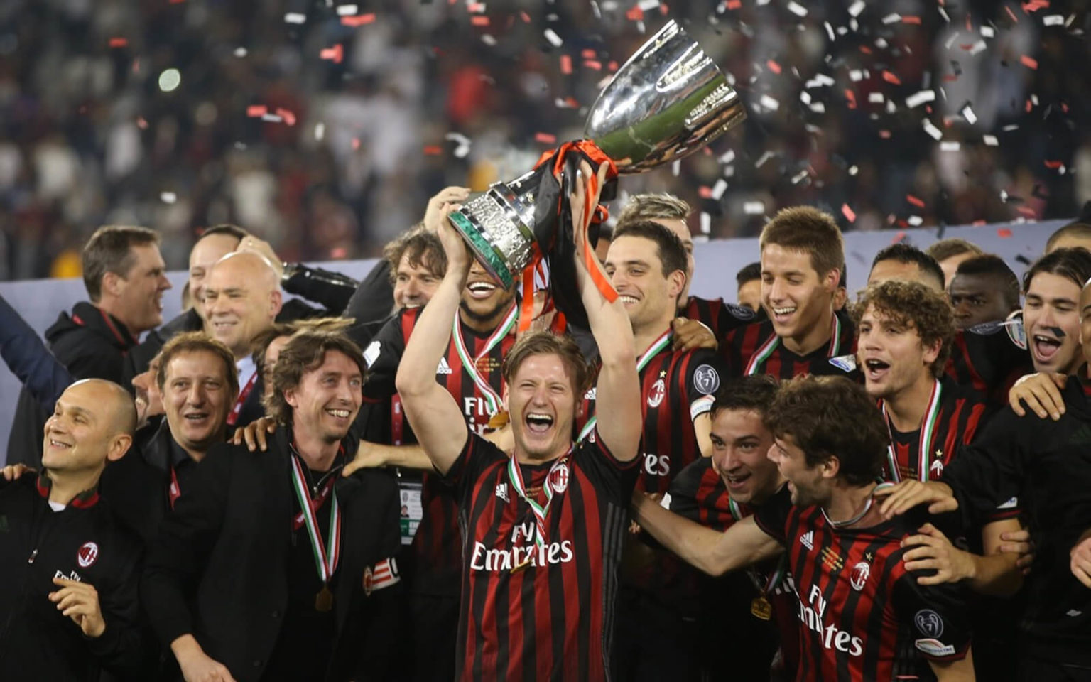 Milan 2016-2017: l’aereoplanino riporta il Milan in Europa Milan Montella