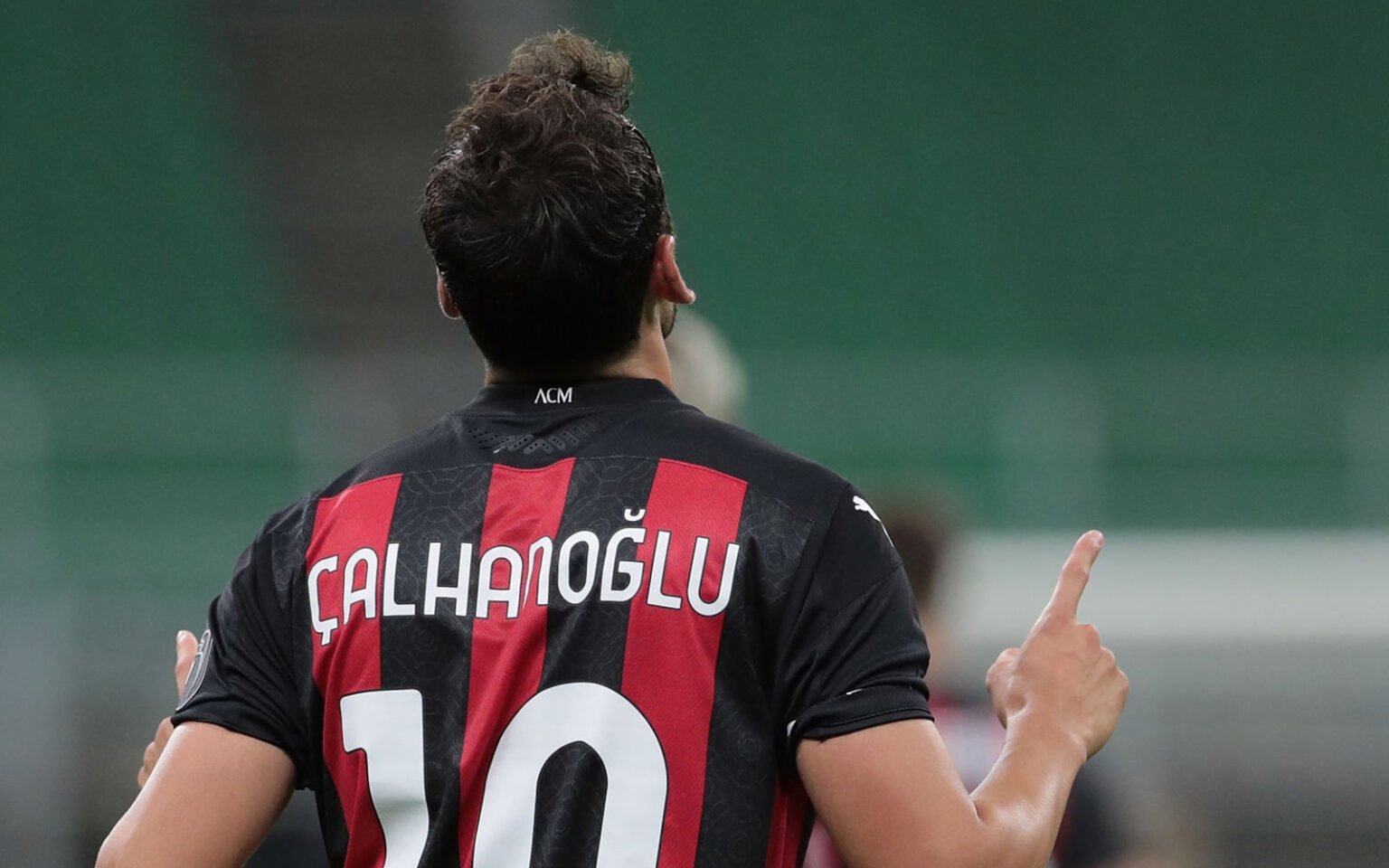 Milan, Hakan Calhanoglu l’artista e il rinascimento rossonero