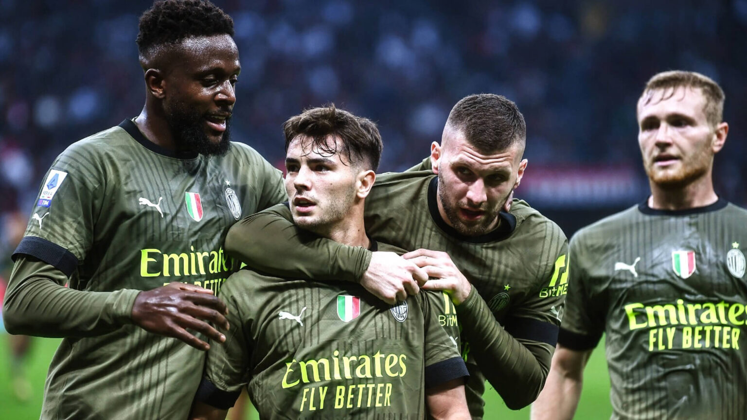 Milan-Monza, il precedente della scorsa stagione Esultanza Milan maglia verde Origi Diaz Rebic e Pobega