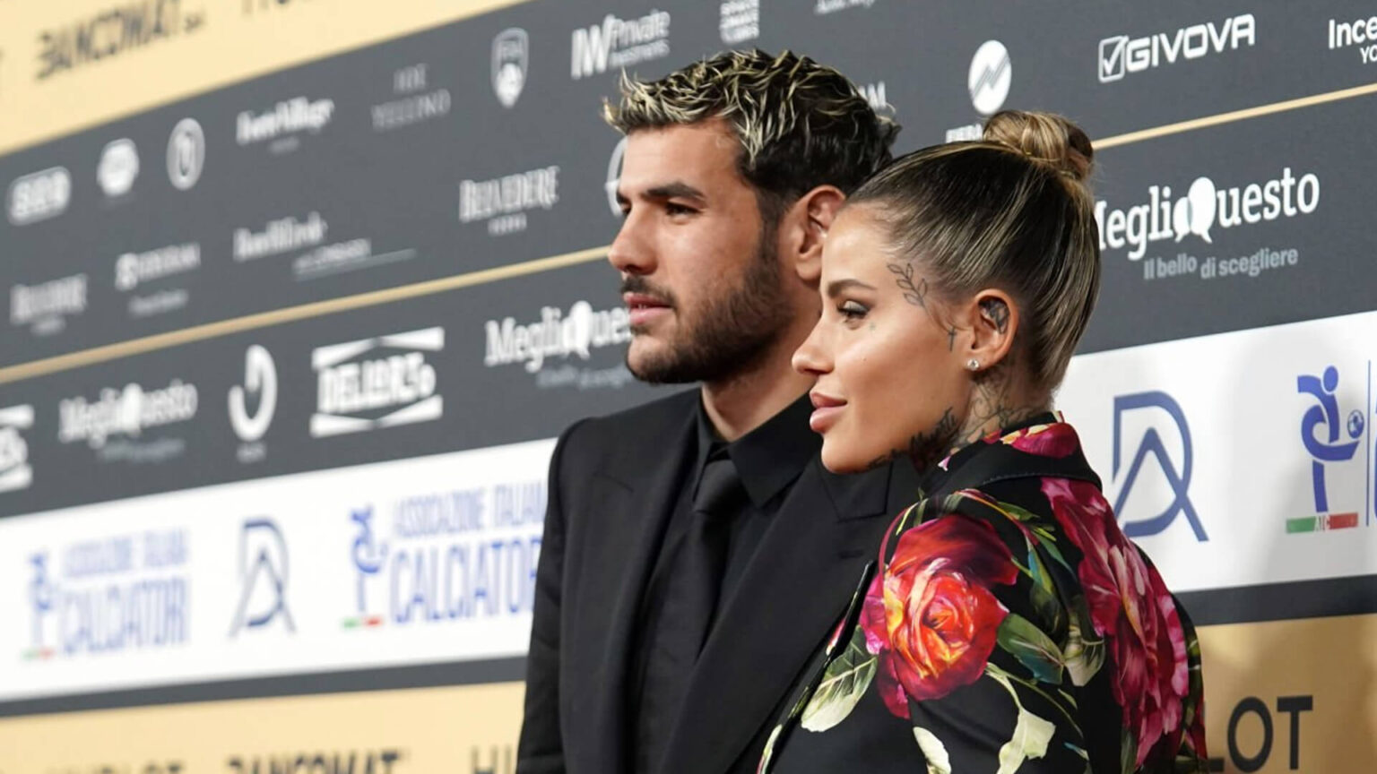 Milan, Zoe Cristofoli manda un messaggio a Theo Hernandez: amo Dubai… Milan villa Theo Hernandez Zoe Cristofoli