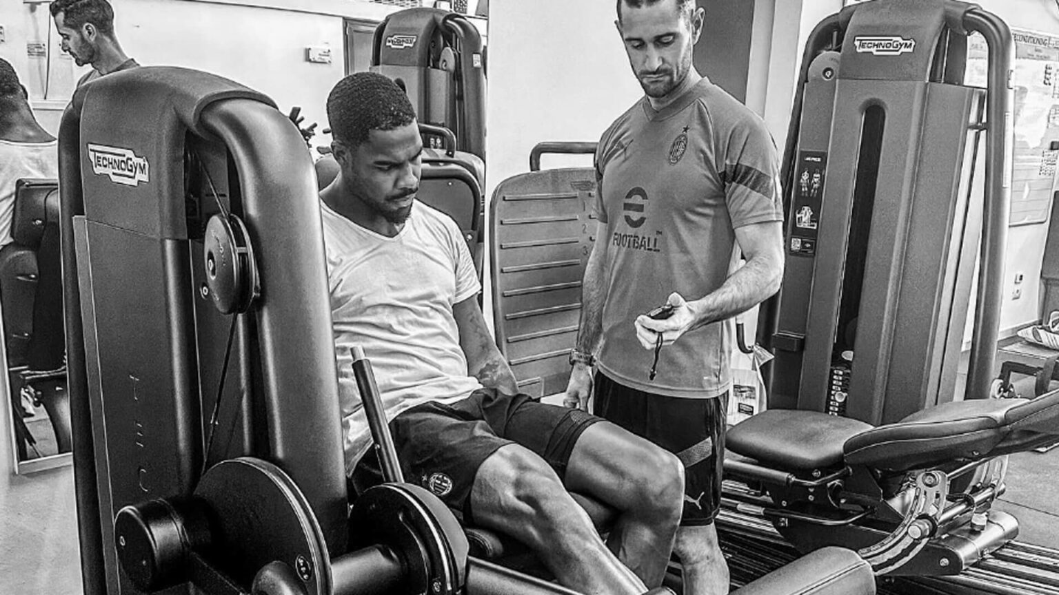 Milan, Maignan sui social: “L’ora più buia è poco prima dell’alba…” Maignan lavora a Milanello e prova a recuperare per il Mondiale.