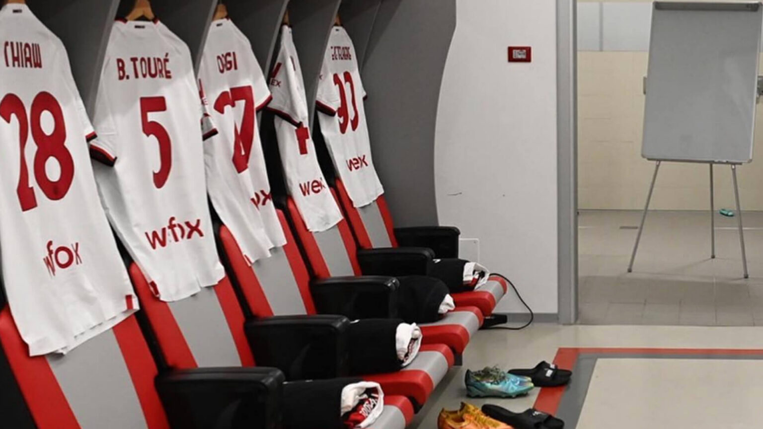Lo spogliatoio del Milan a Cremona. (Fonte: instagram.com/acmilan)