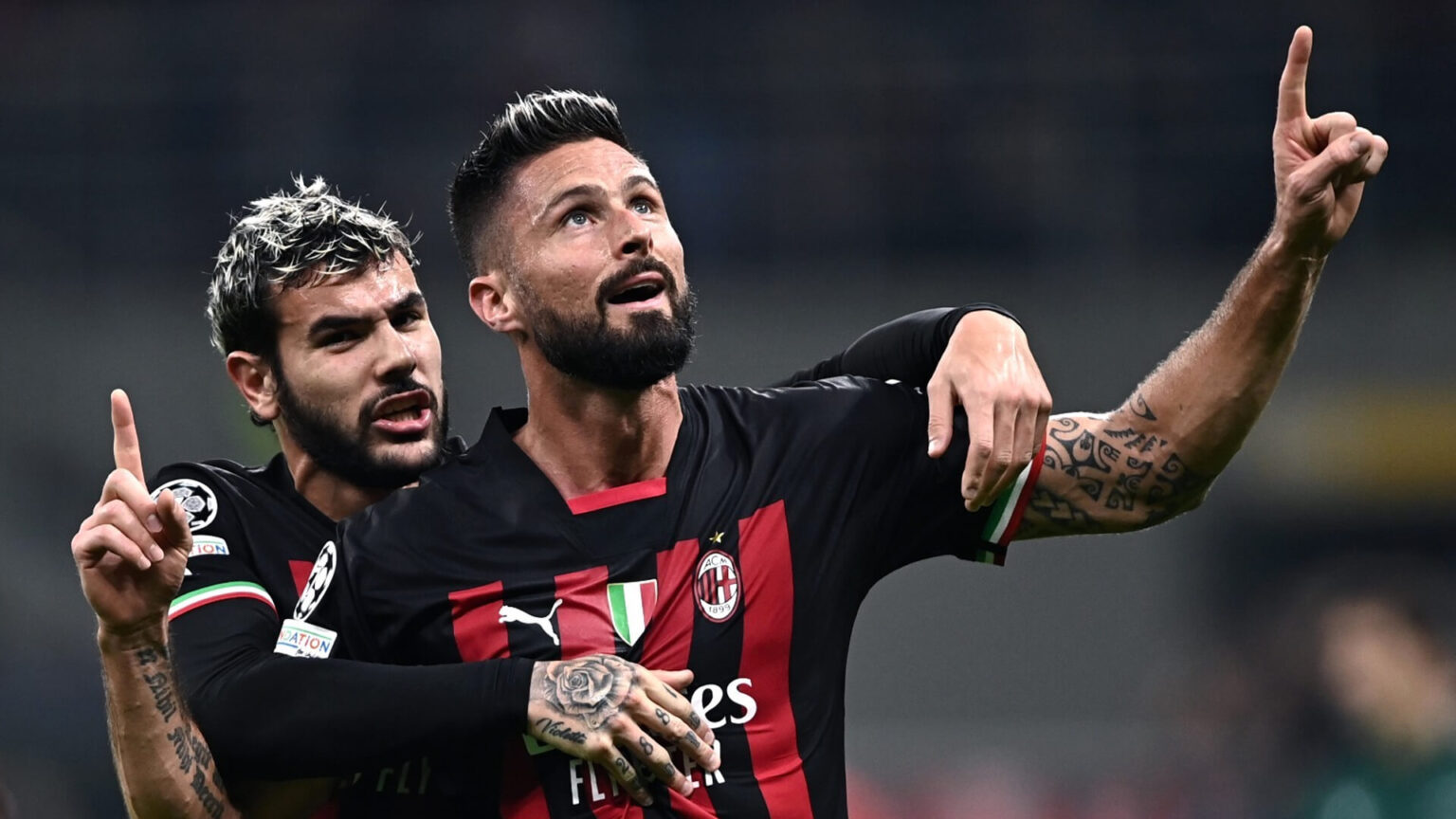 Hernandez e Giroud festeggiano l'1-0 al Salisburgo.