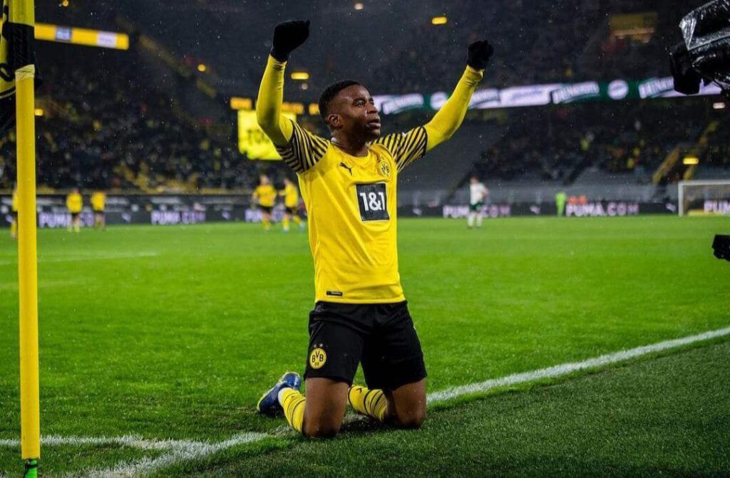 Moukoko esultanza Borussia Dortmund