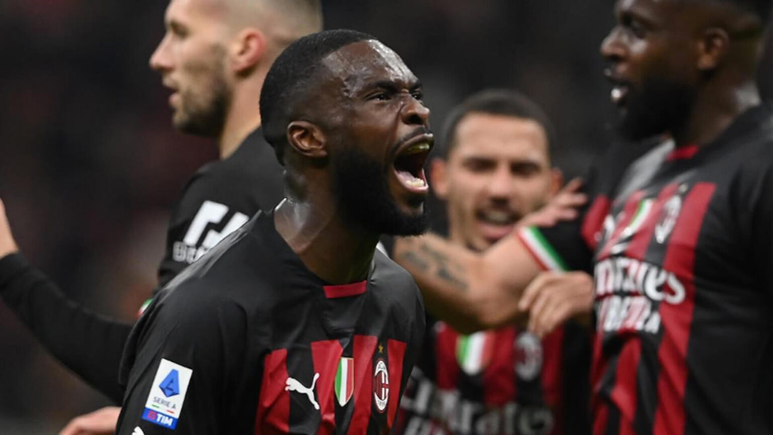 Milan, Fikayo Tomori è fin troppo diretto. Le parole Milan, Tomori esulta dopo il successo contro la Fiorentina.