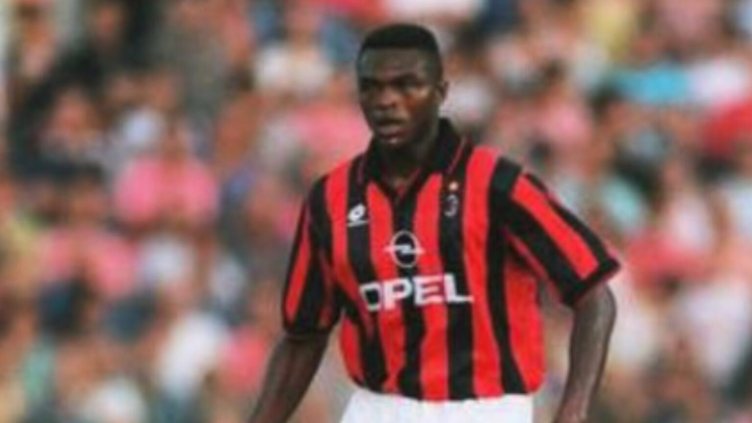 Lo dice Desailly: «Il Milan è di nuovo vivo» Marcel Desailly con la maglia del Milan