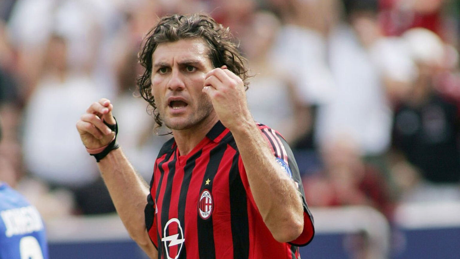 Milan, il retroscena di Vieri: «Vi dico una cosa che non sa nessuno…» Bobo Vieri ha giocato nel Milan nella stagione 2005-2006