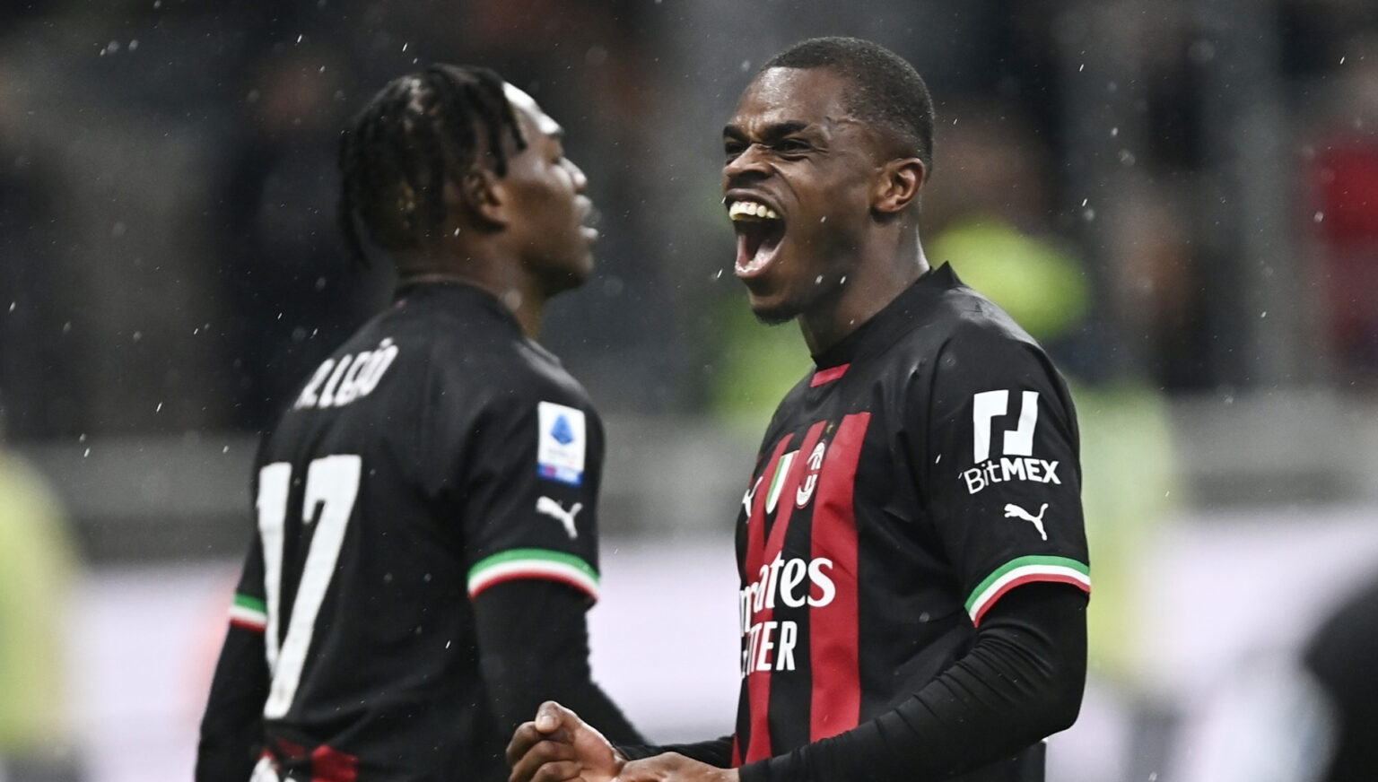 Milan, Kalulu a tutto tondo: gli inizi, l’esplosione, l’importanza di Maldini Milan-Roma, Kalulu esulta dopo aver segnato il gol nel primo tempo.