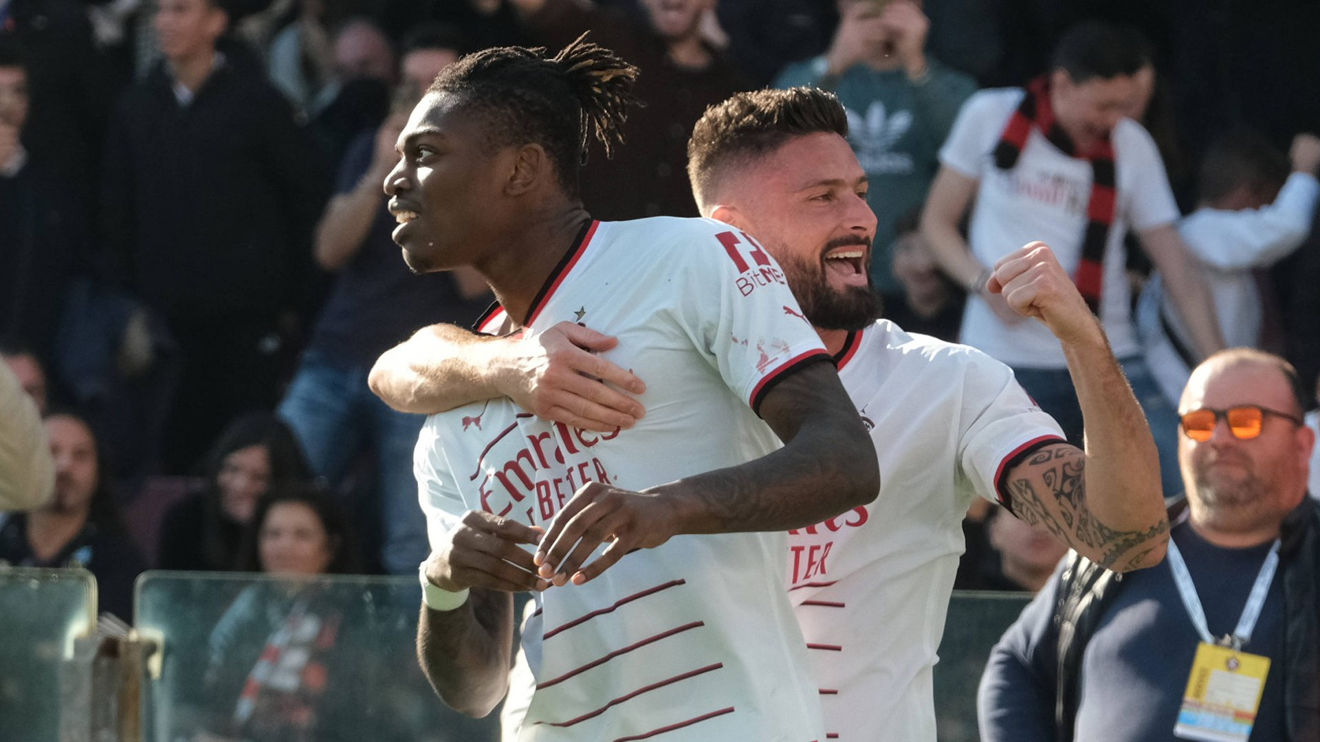 Salernitana-Milan, l'esultanza di Leao e Giroud