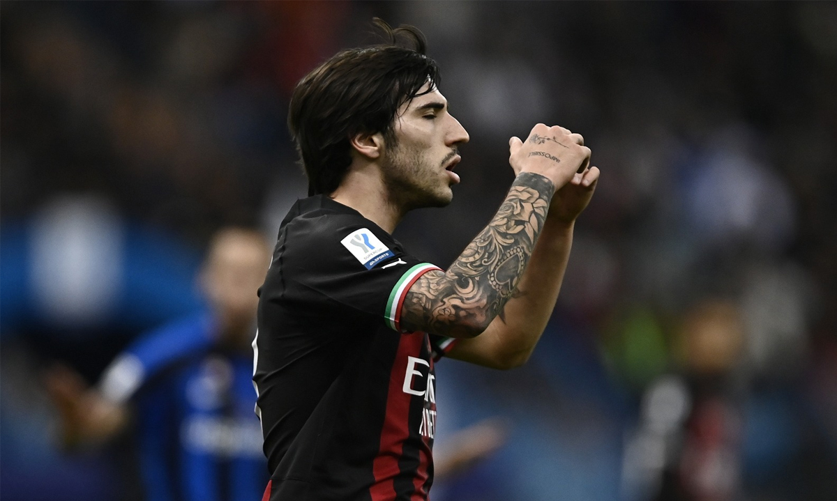 Milan, la disperazione di Tonali dopo il secondo gol dell'Inter