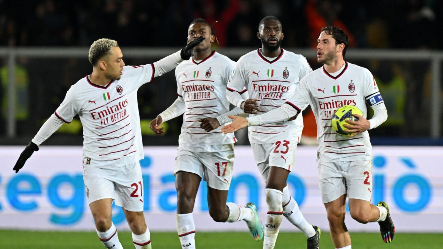 Milan-Lecce, focus tattico sui salentini L'esultanza del Milan a Lecce dopo il gol del 2-2 di Davide Calabria