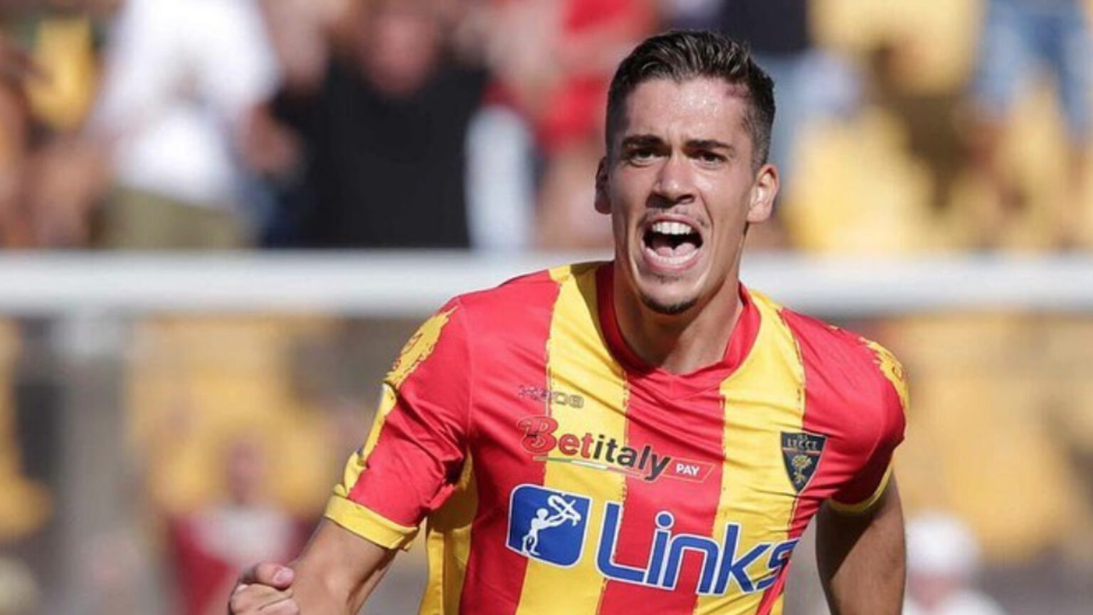 Il centrocampista del Lecce Joan Gonzàlez nel mirino del Milan. (Fonte: instagram.com/joan_gonzi)