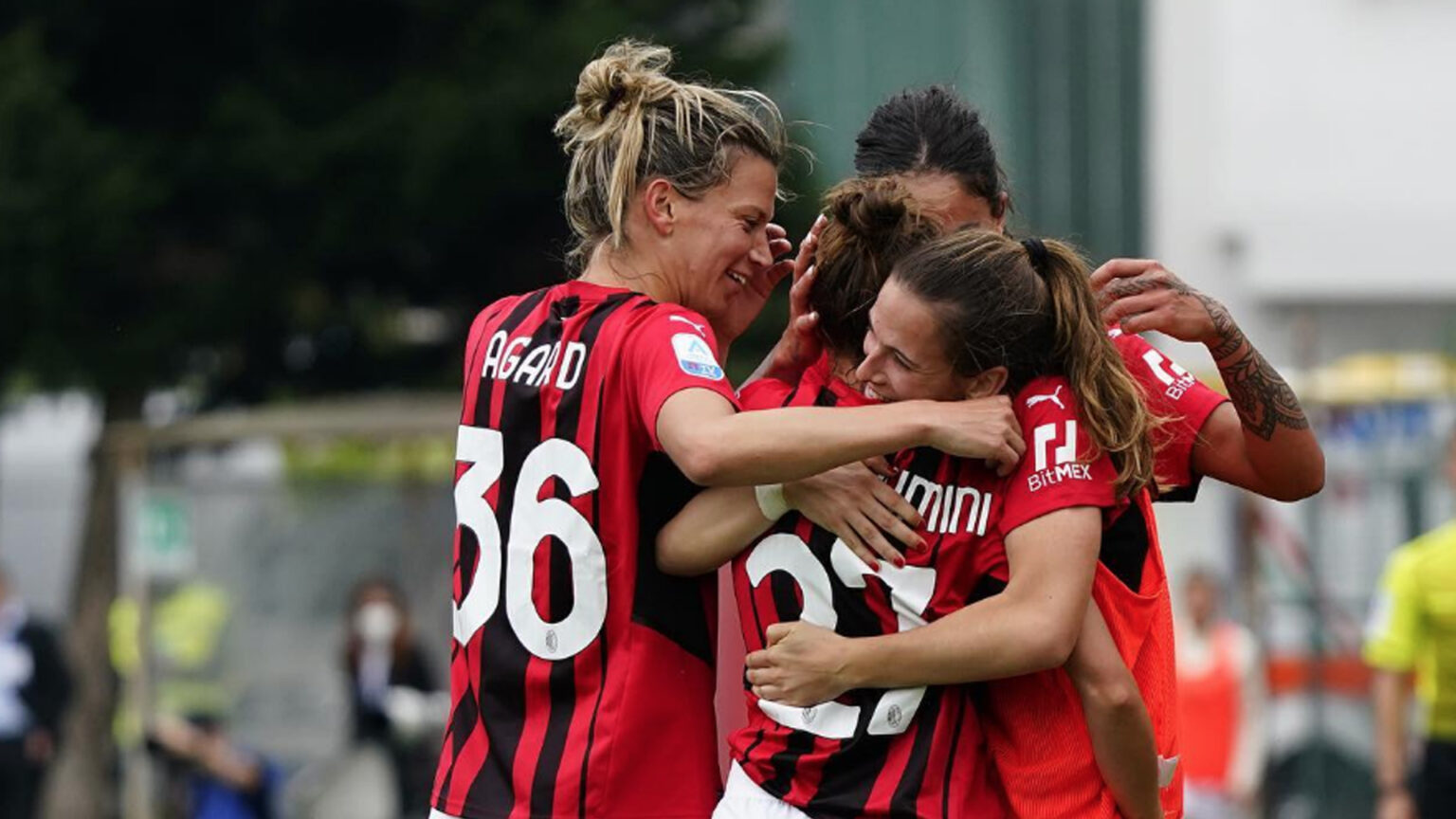 Milan Femminile, Tucceri ai saluti: “Pronta a rimettermi in gioco” Linda Tucceri e le sue compagne del Milan Femminile. (Fonte: instagram.com/linda_tucceri)