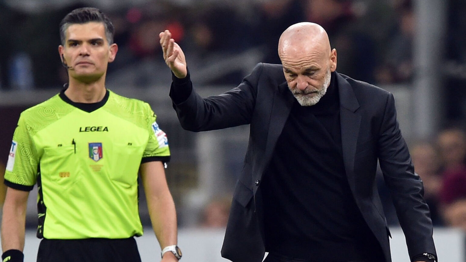 Verso Inter-Milan: anche Pierre Kalulu è a rischio derby Pioli mano alzata arbitro sconsolato