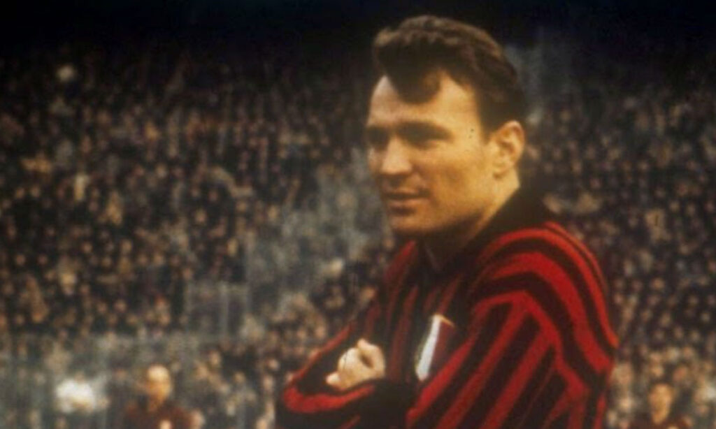 Il brasiliano José Altafini con la maglia del Milan