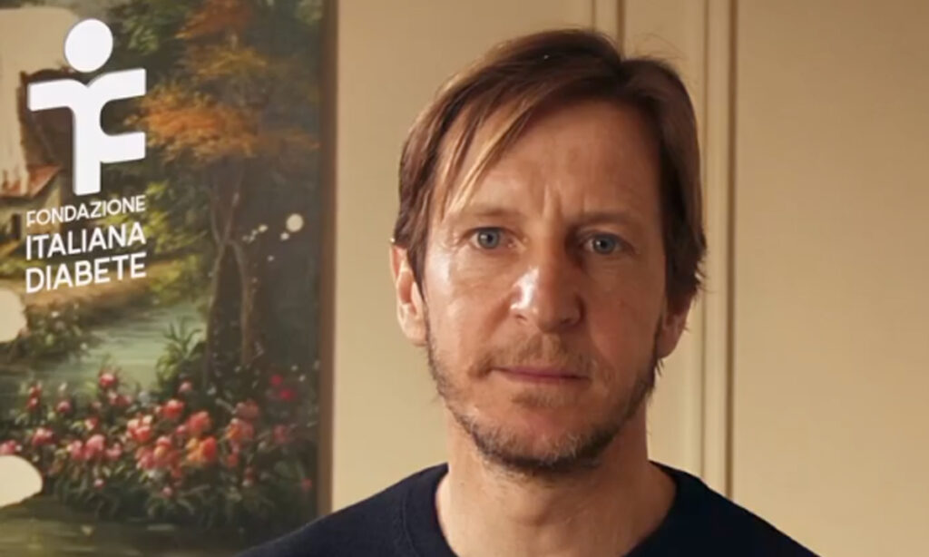 Massimo Ambrosini nel video condiviso su Instagram dove parla della malattia del figlio Alessandro