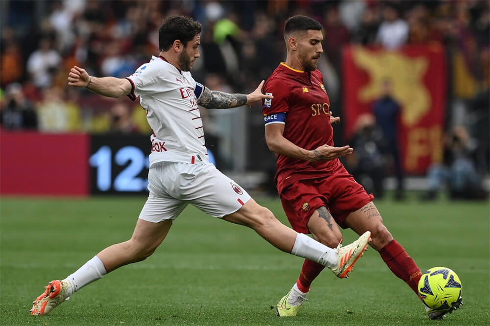 Milan, l’ultima vittoria dei rossoneri contro la Roma… Davide Calabria duranta un'azione di Roma-Milan. (Credit: Image Photo Agency)