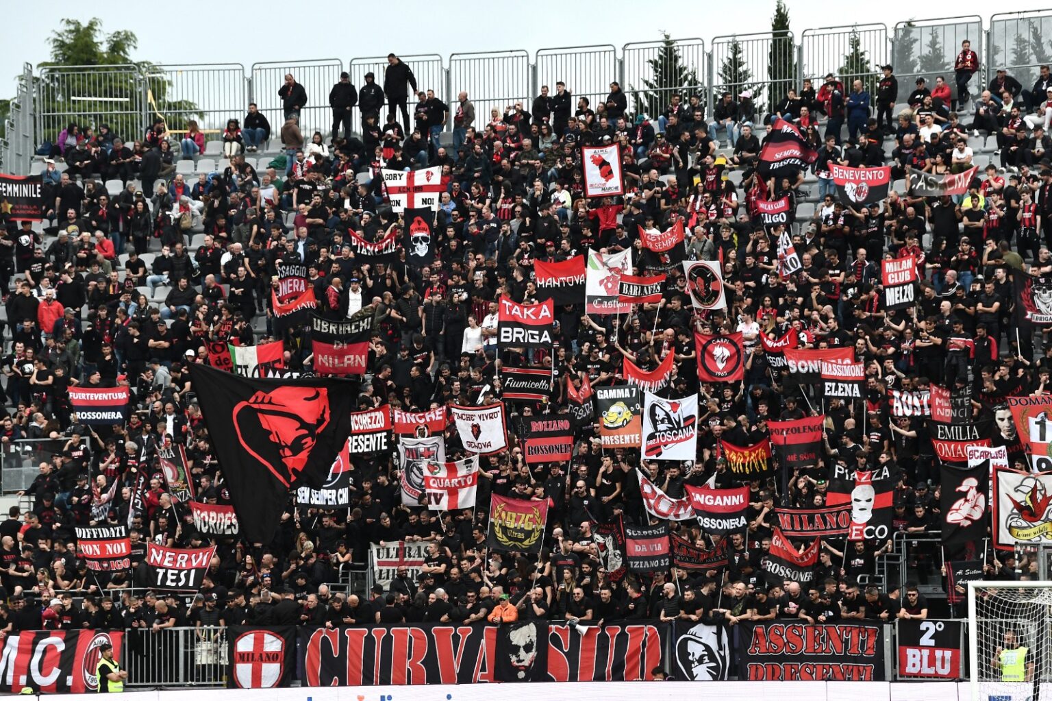 Comunicato Curva Sud: con squadra e staff solo un confronto pacifico