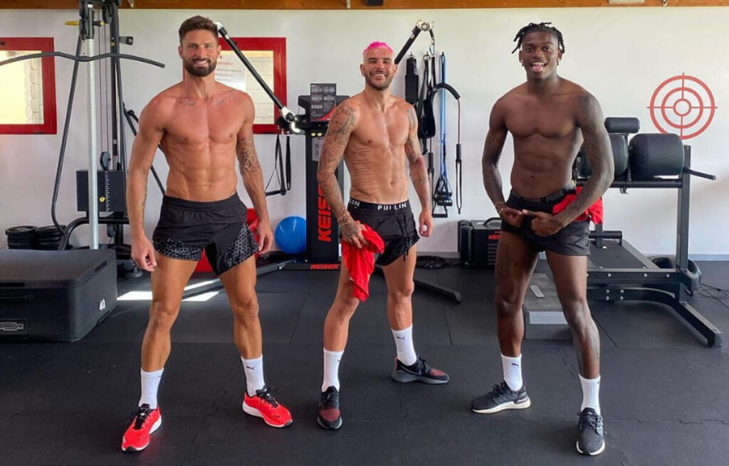 Giroud, Theo e Leao a Milanello.