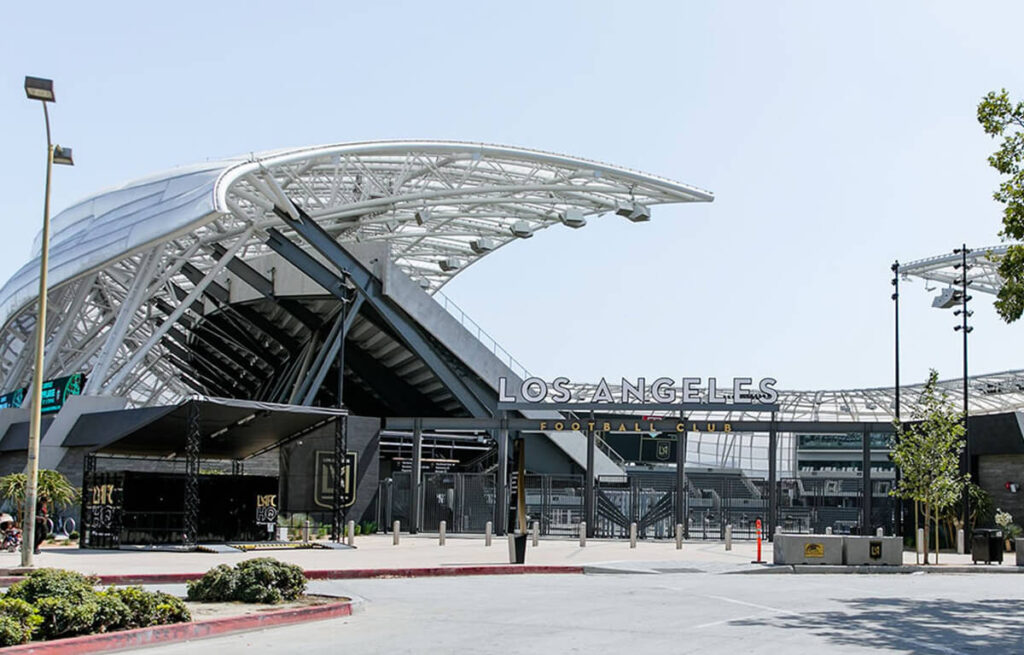 Il BMO Stadium di Los Angeles, sede degli allenamenti dei rossoneri.