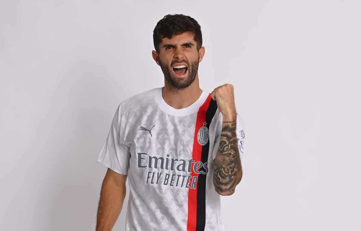 Pulisic con la nuova seconda maglia 23-24.
