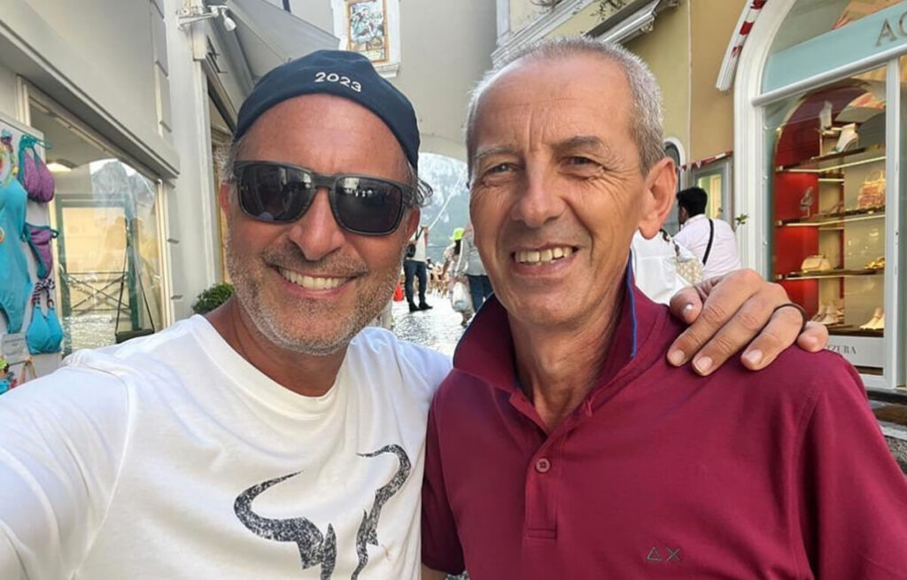 Milan, la promessa di Cardinale ai tifosi: «Investo per vincere» Gerry Cardinale insieme al presidente del Milan Club Capri.