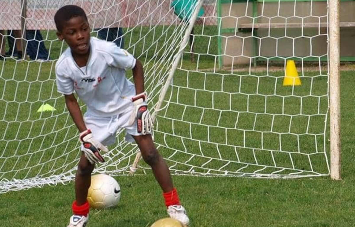 Il piccolo Musah nel ruolo di portiere con la maglia del Giorgione.