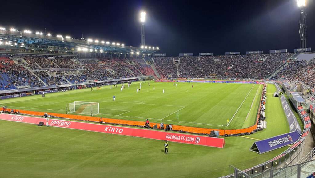 Lo Stadio Renato Dall'Ara di Bologna, teatro della sfida tra i rossoblù di Thiago Motta e il Milan.
