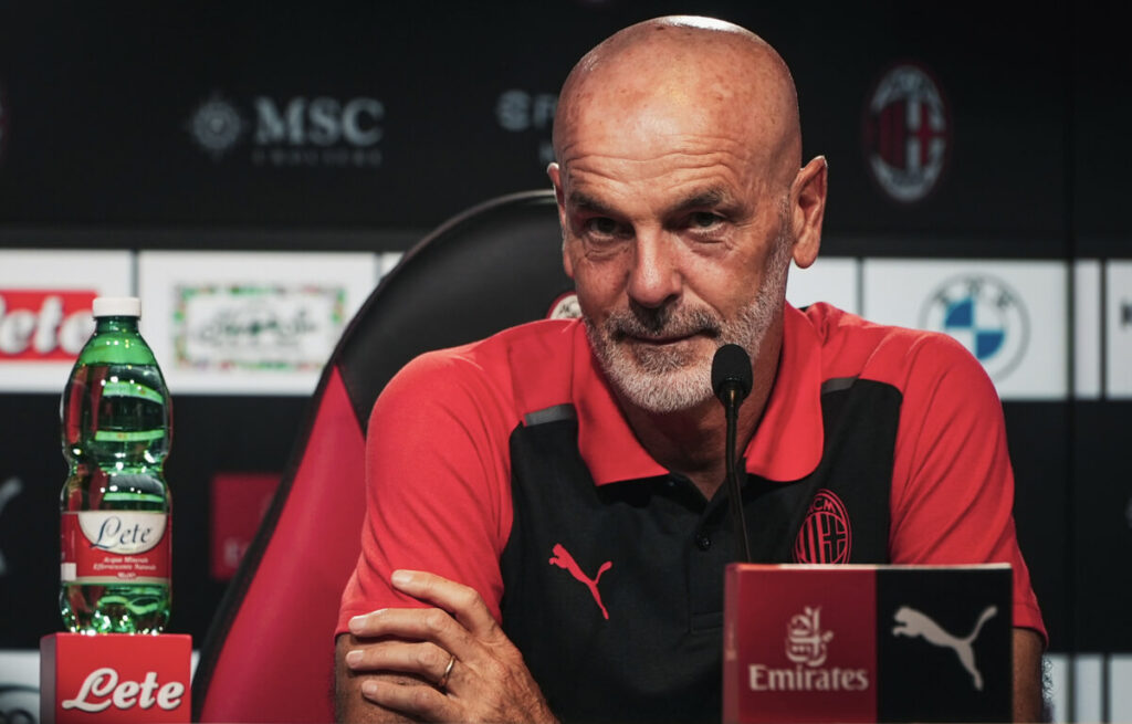L'allenatore del Milan, Stefano Pioli, in conferenza stampa a Milanello. (Credit: AC Milan, per gentile concessione)