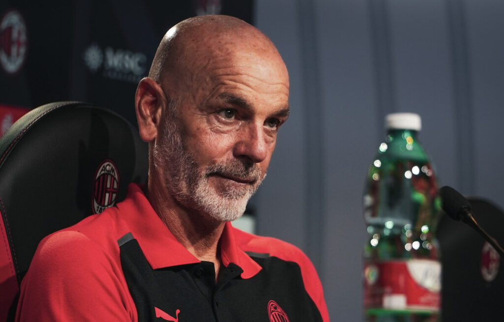 L'allenatore del Milan, Stefano Pioli, in conferenza stampa a Milanello. (Credit: AC Milan, per gentile concessione)
