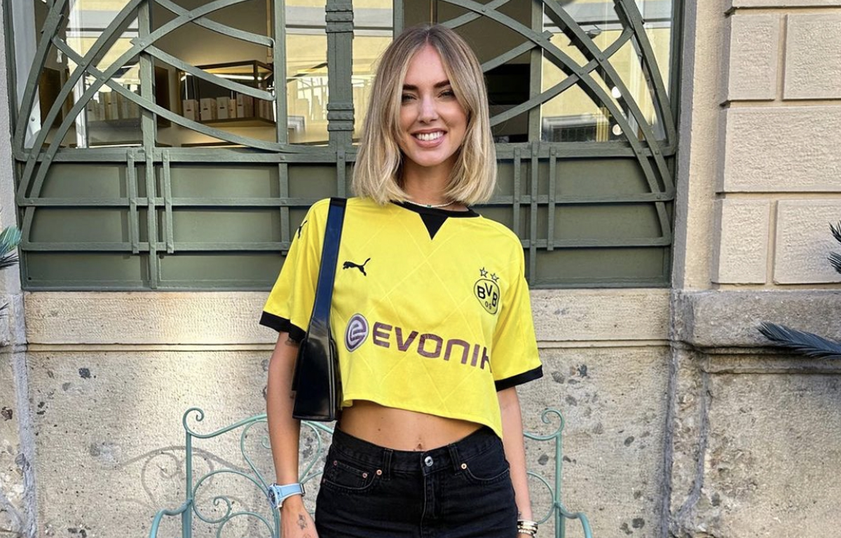 Milan Chiara Ferragni sfila con la maglia del Borussia Daily Milan
