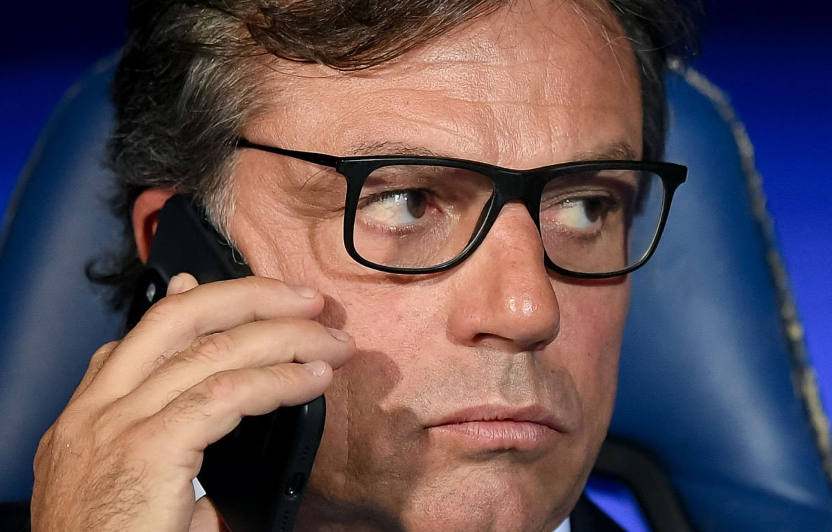 Giuntoli al telefono