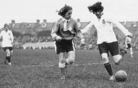 La Dick Kerr's Ladies Football Club, la prima squadra di calcio femminile in Europa