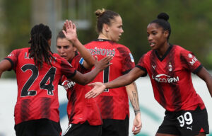 Le ragazze del Milan Femminile festeggiano un gol