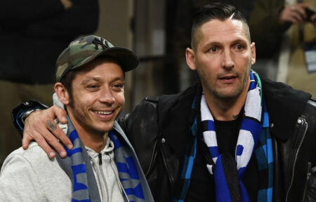 Milan, le insinuazioni di Valentino Rossi… Valentino Rossi e Marco Materazzi sugli spalti a vedere l'Inter
