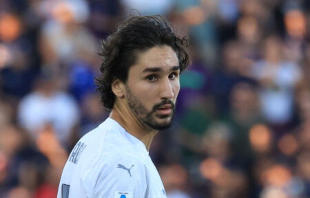 Yacine Adli in campo a Cagliari