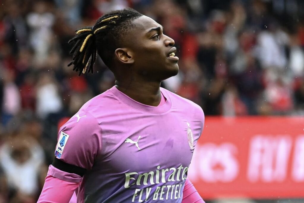 Rafa Leao con la terza maglia del Milan 23/24