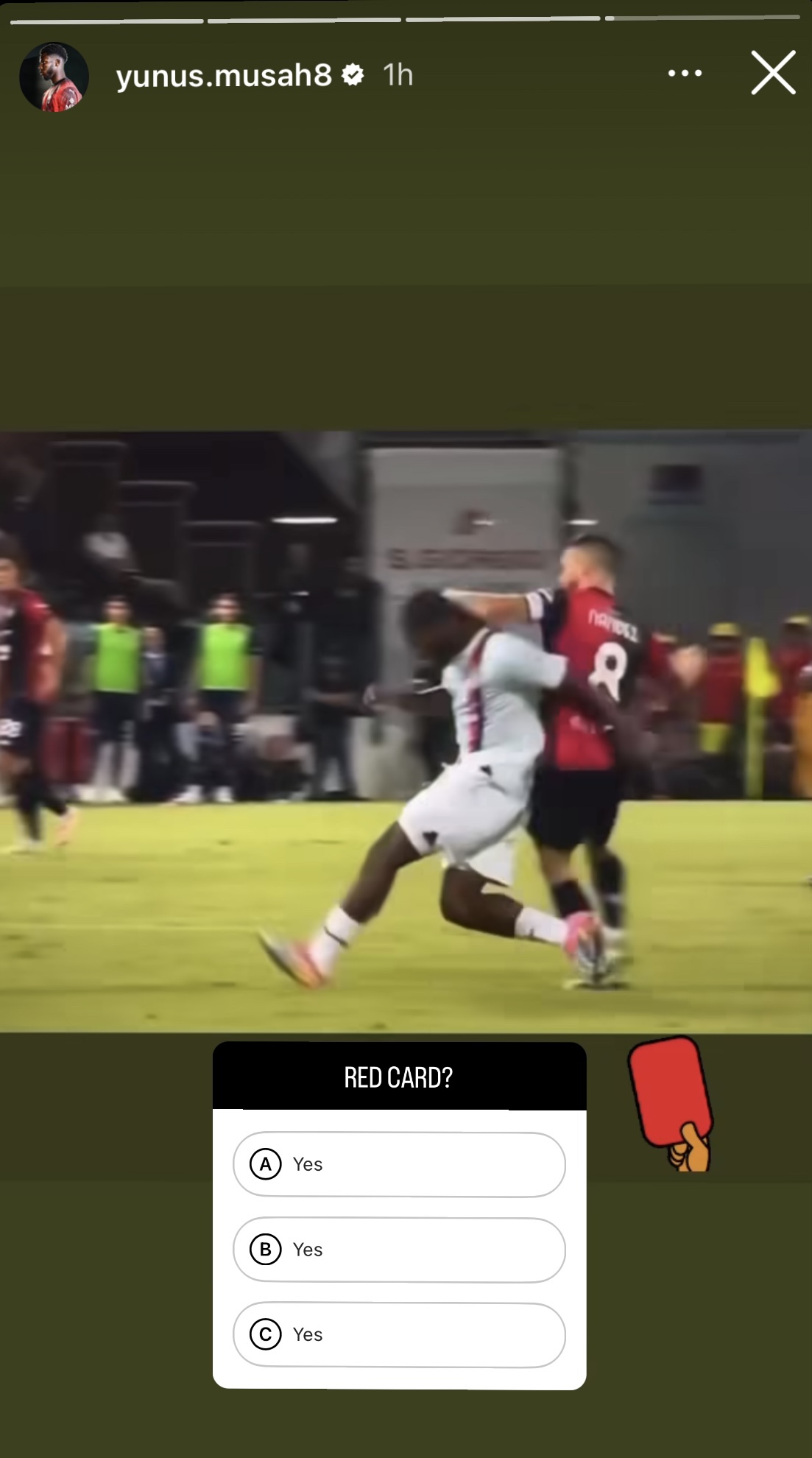 La storia Instagram di Musah che chiede ai tifosi se era Nandez andasse espulso