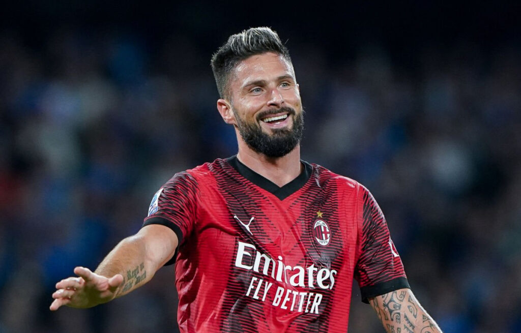 Giroud sorride