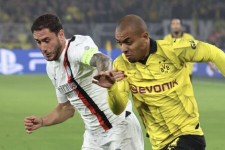 Davide Calabria in campo a Dortmund