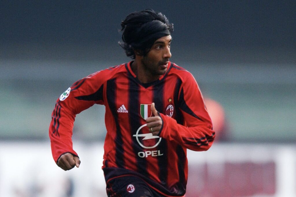 Europa League, il pronostico di Vikash Dhorasoo per Milan-Rennes Dhorasoo con la maglia del Milan